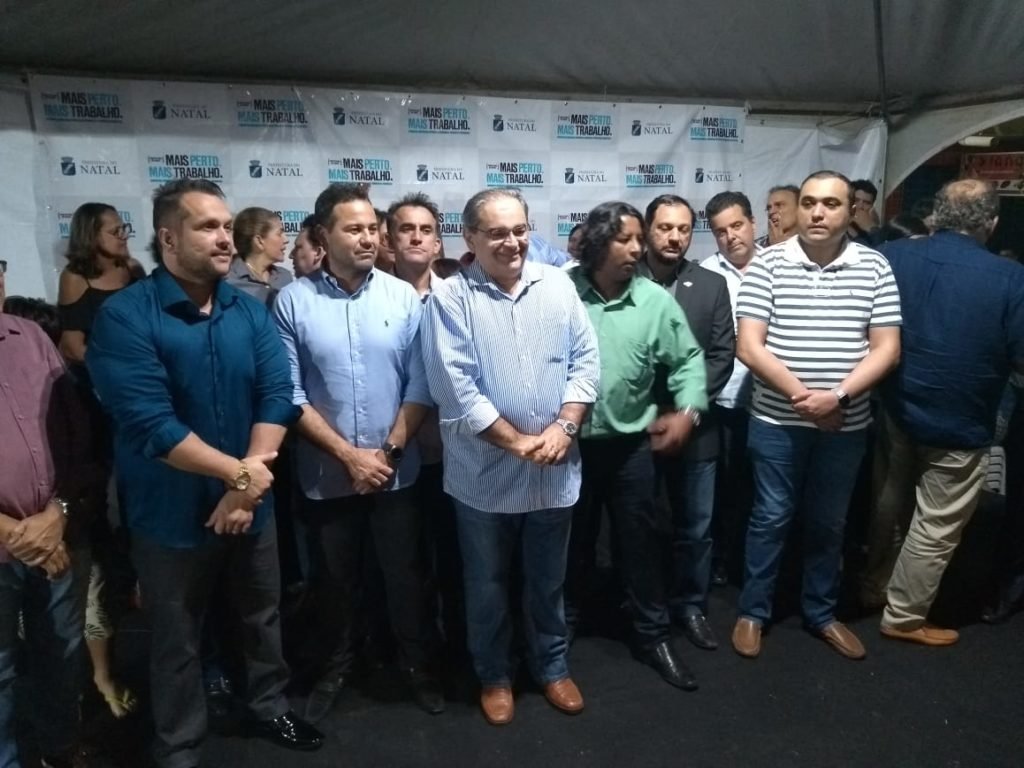 Prefeito Álvaro Dias inaugura a nova praça Gentil Ferreira
