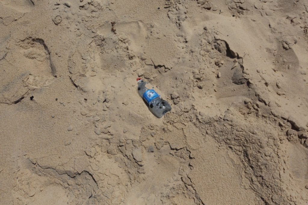 A poluição do óleo avança nas praias