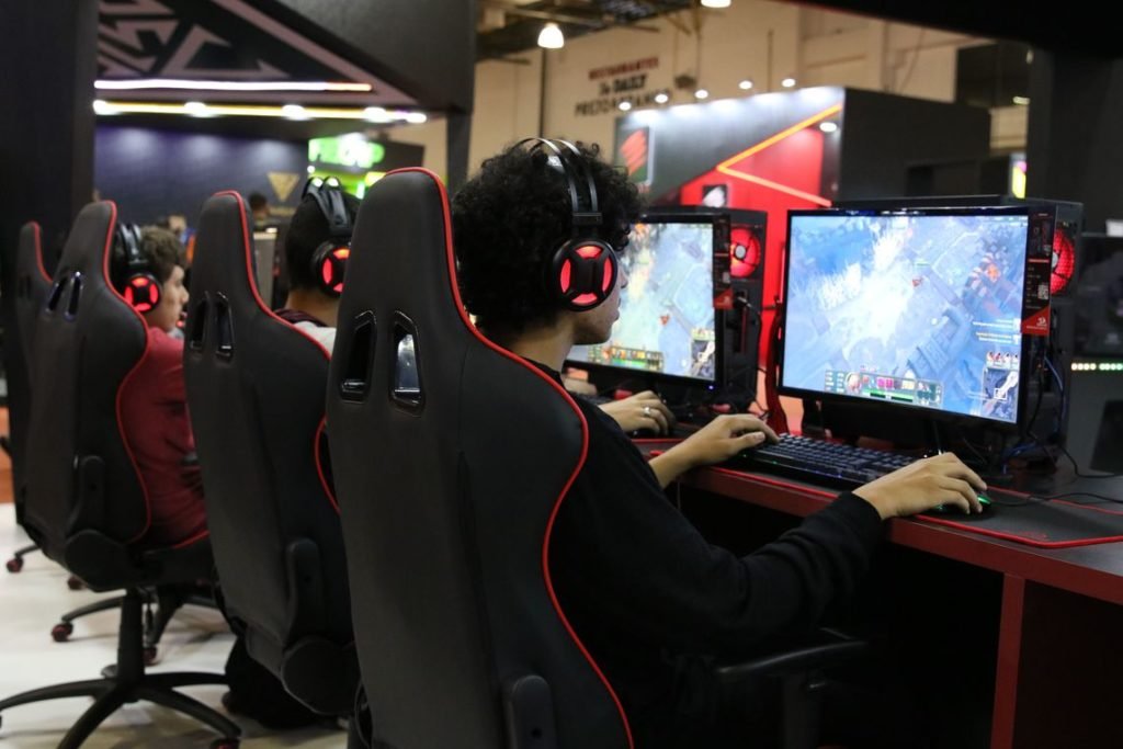 China vai restringir jogos online em 90 minutos por dia útil