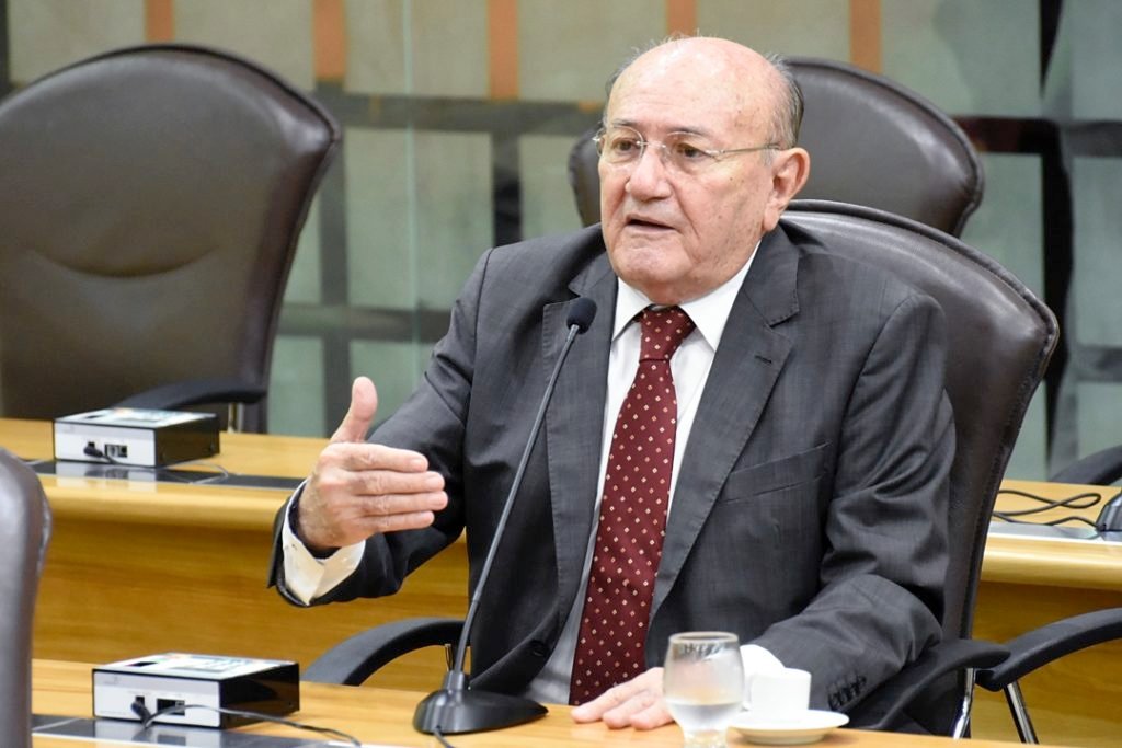 “É preciso retomar as cirurgias eletivas”, alerta o deputado Vivaldo Costa