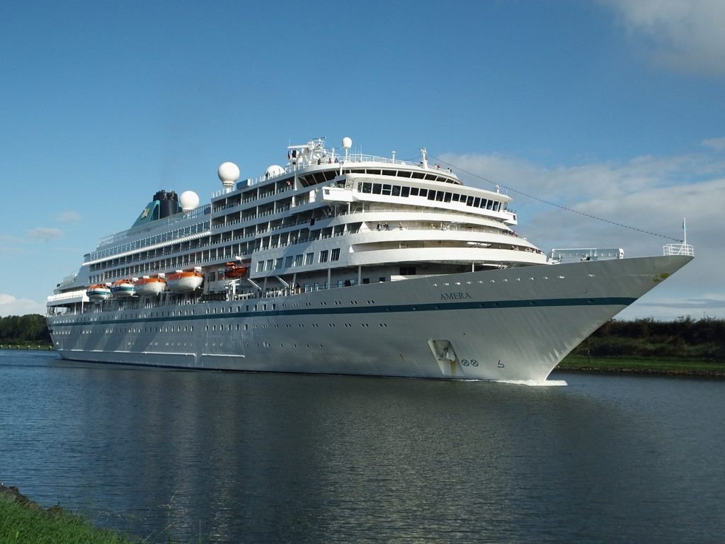 Cruzeiro vindo da França, com 578 passageiros, chega a Natal