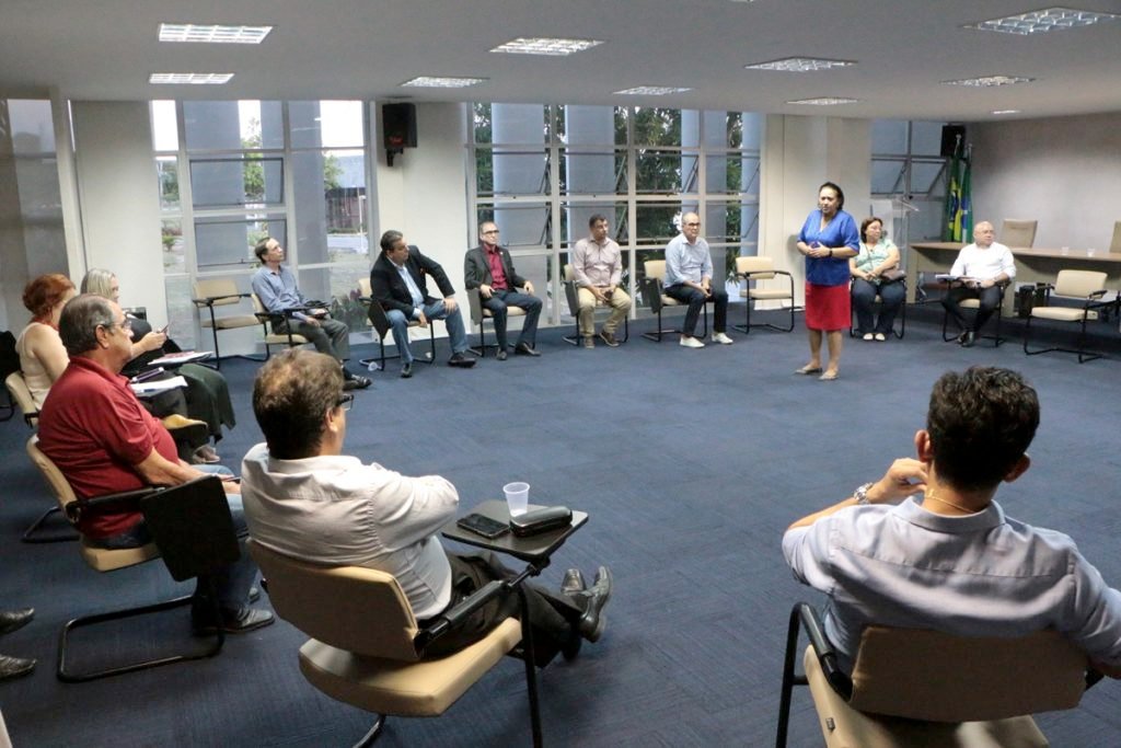 Fátima Bezerra reúne entidades para proteger emprego e renda