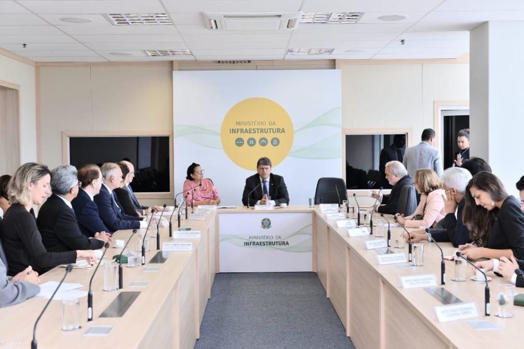 Governo e ministério discutem continuidade da operação do Aeroporto de SGA