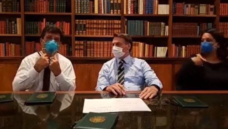 Bolsonaro aguarda exames para saber se contraiu o coronavírus