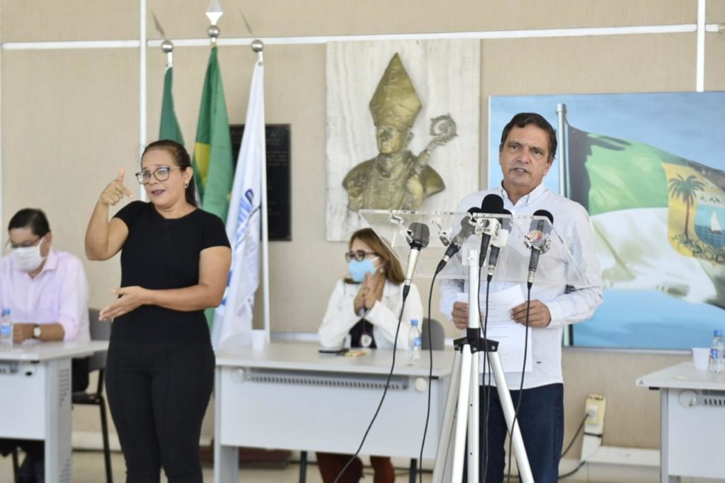 Isolamento social reduz e governo caminha para fechar tudo