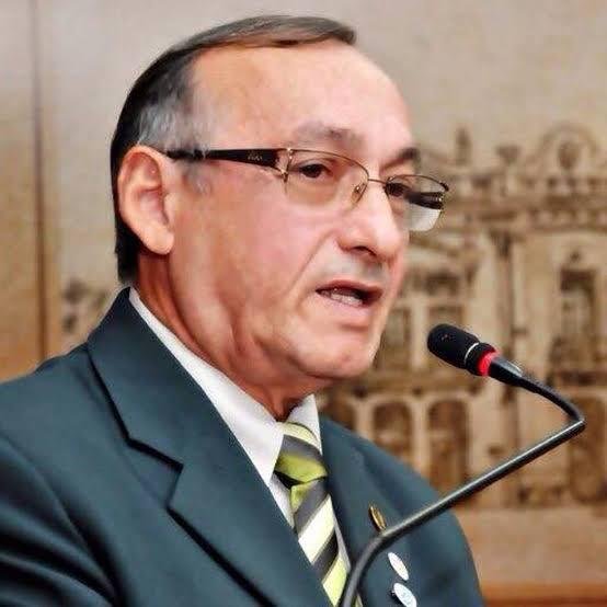 Bom exemplo: Vereador Ary Gomes abre mão de verba indenizatória