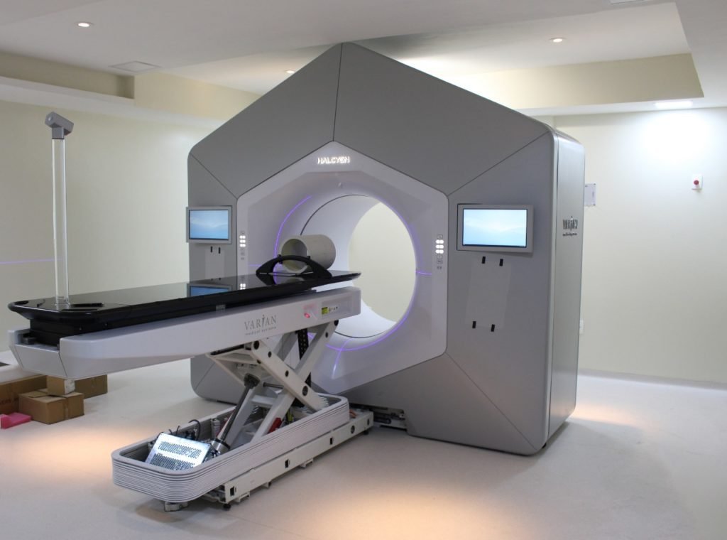 Liga Contra o Câncer instala o equipamento de radioterapia mais moderno do mundo