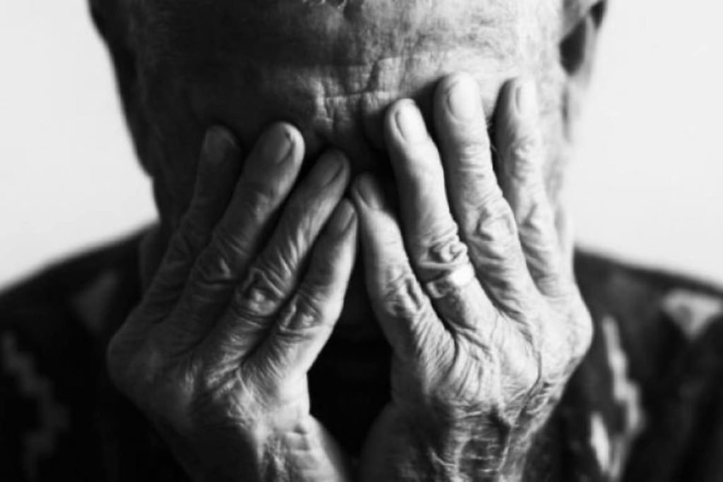 Homem teve Covid-19 três vezes e o coronavírus sofreu 66 mutações no corpo dele