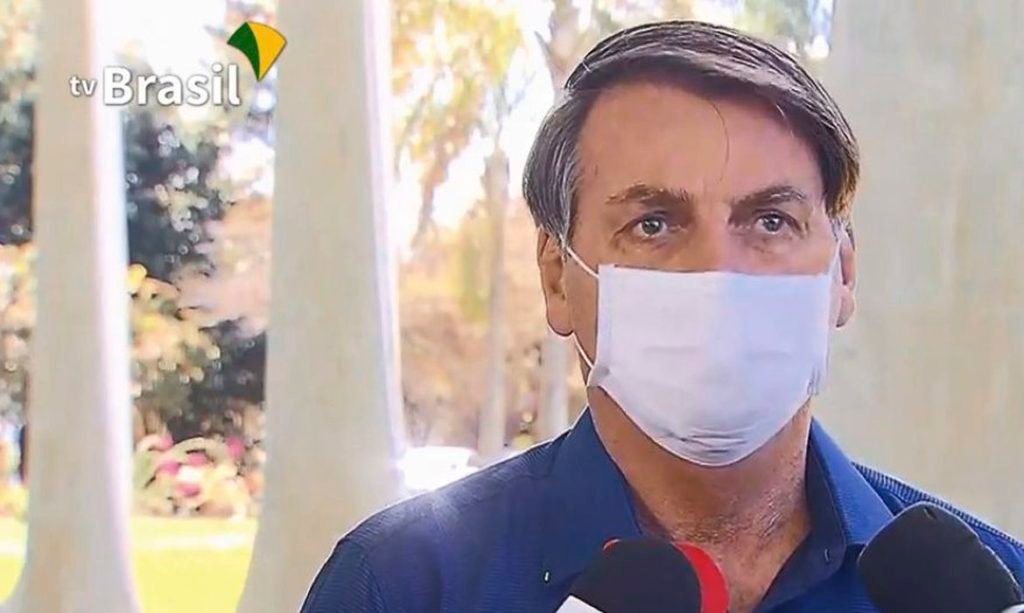 Bolsonaro diz que novo teste de Covid-19 deu negativo