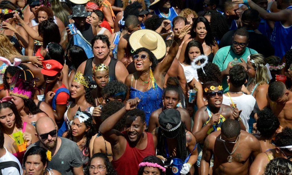 População do Brasil passa de 211,7 milhões de habitantes, estima IBGE