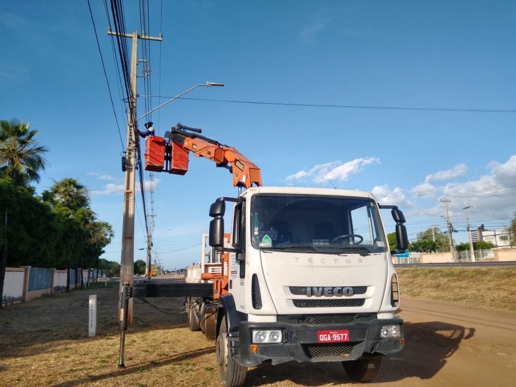 Prefeitura de Mossoró segue na substituição da iluminação nos bairros