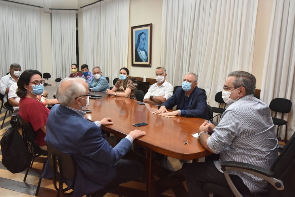 Prefeito reúne Comitê Científico para discutir novas ações contra o Coronavírus