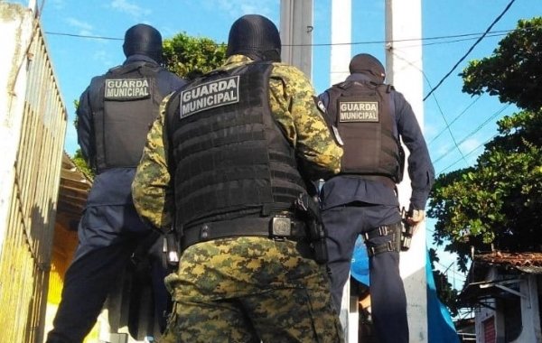 Cabra ruim: Matou cachorro a facadas