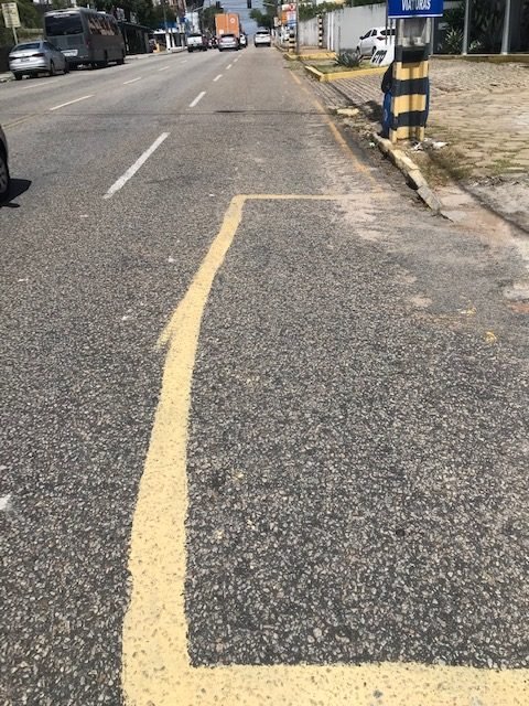 A menor distância entre dois pontos é uma reta? Há controvérsias