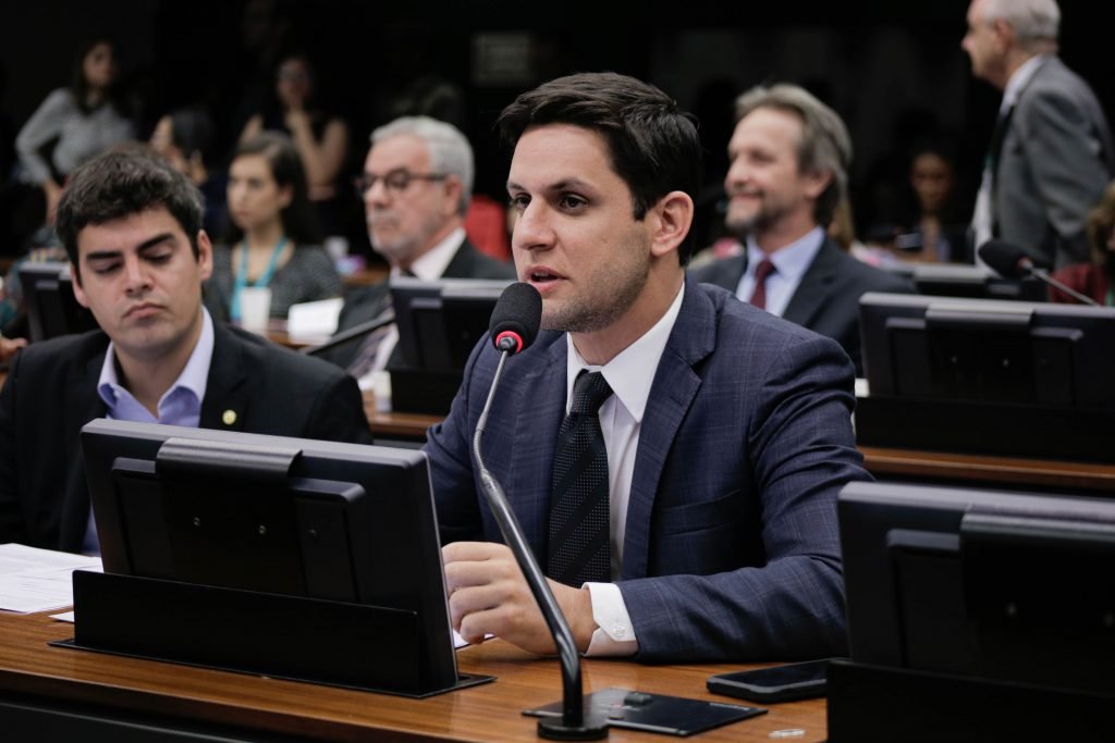 Rafael Motta pede explicações sobre encerramento do acordo entre BB, Caixa e lotéricas