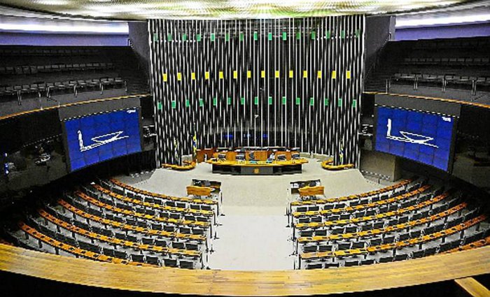 Em ano de home office, deputados recebem R$ 6,6 mi em auxílio moradia