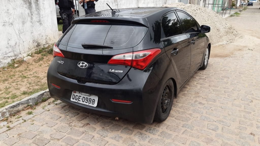 PM de São José de Mipibu apreende condutor e carro clonado