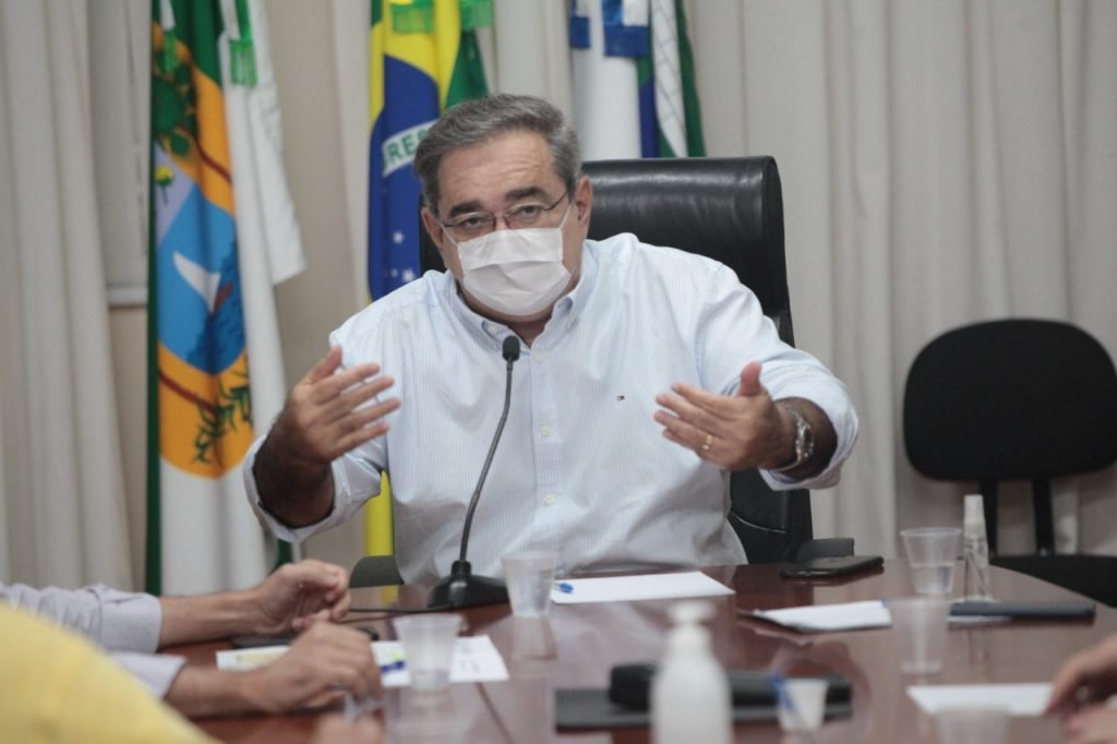 Prefeito discute medidas de enfrentamento à Covid-19 com representantes do comércio, bares e restaurantes