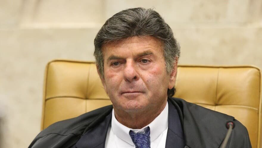 Fux julga incabível pedido de suspensão de decisão que manteve réveillon em Pipa/RN