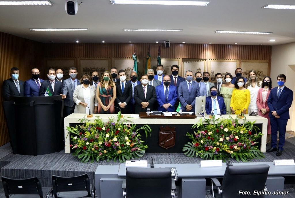 Vereadores eleitos para o quadriênio 2021/2024 tomam posse na Câmara Municipal