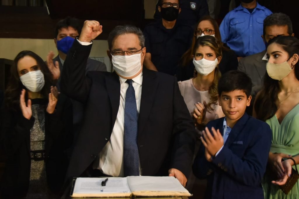 Álvaro Dias reafirma compromisso de cumprir mandato na íntegra em posse administrativa