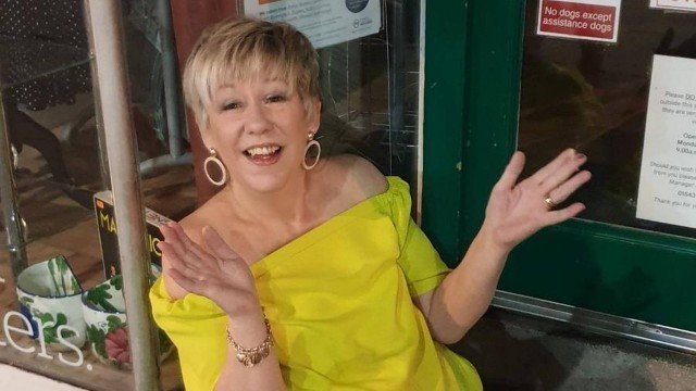 Enfermeira curada do câncer retoma posto por 6 dias, mas morre de Covid-19