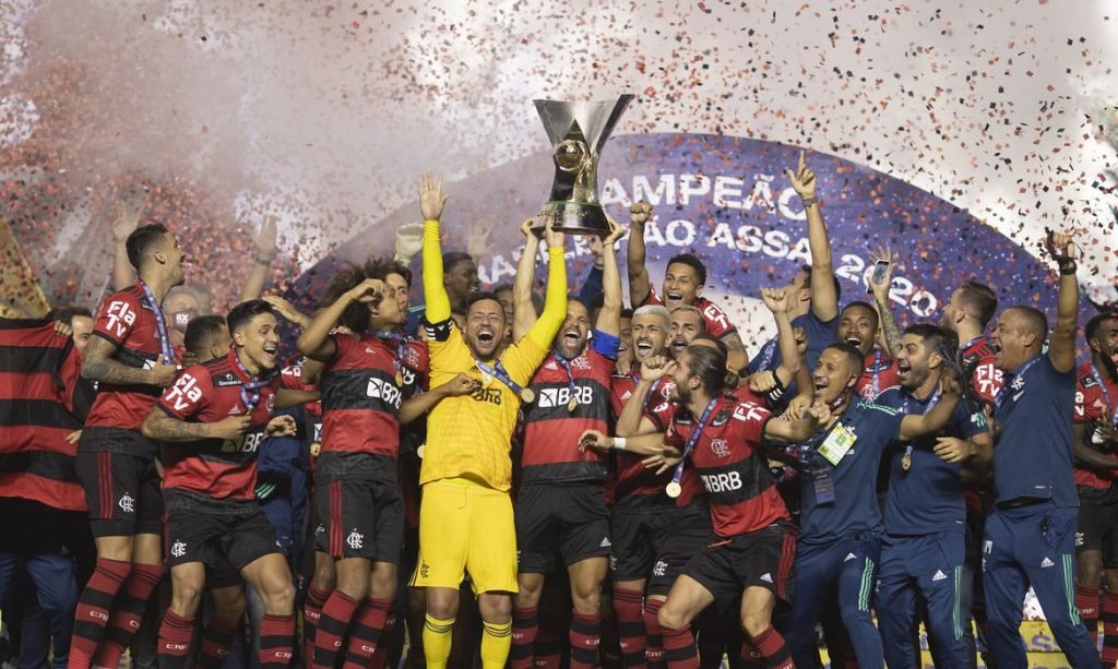 Mesmo derrotado pelo São Paulo, Flamengo é campeão Brasileiro