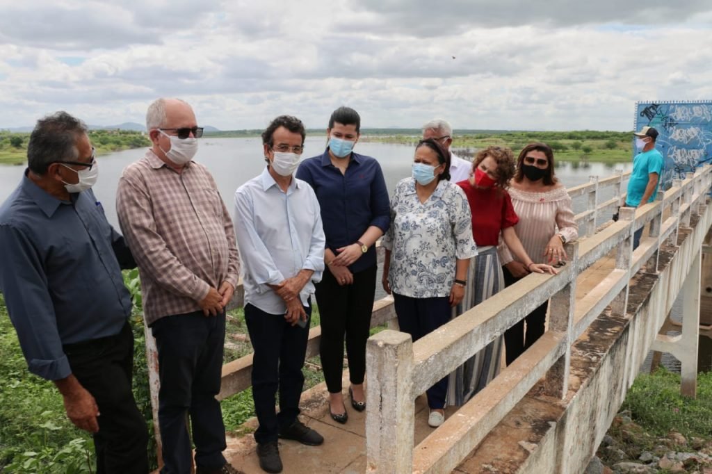 Governadora vistoria Estrada da Barragem em Pau dos Ferros