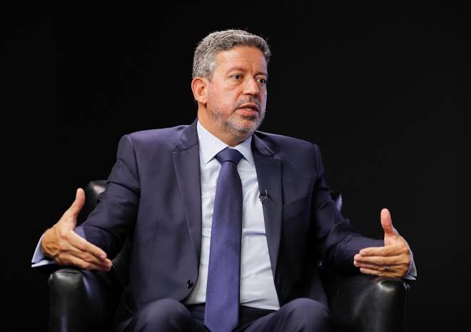 Arthur Lira diz que vai conduzir análise da prisão de Daniel Silveira com ‘serenidade e consciência’ das responsabilidades