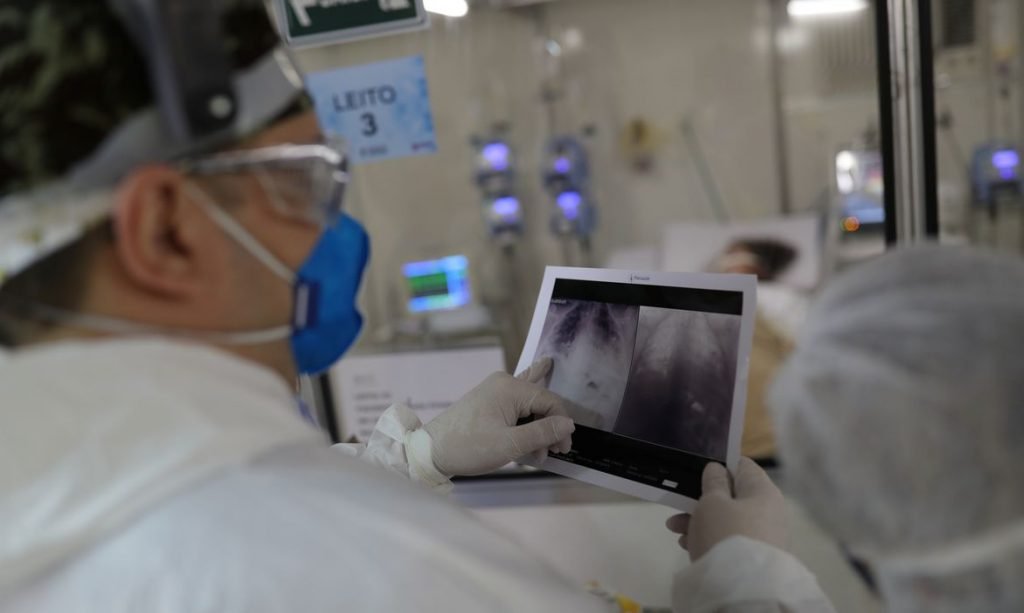 Doze estados brasileiros e o DF têm ocupação de leitos de UTI acima de 80%