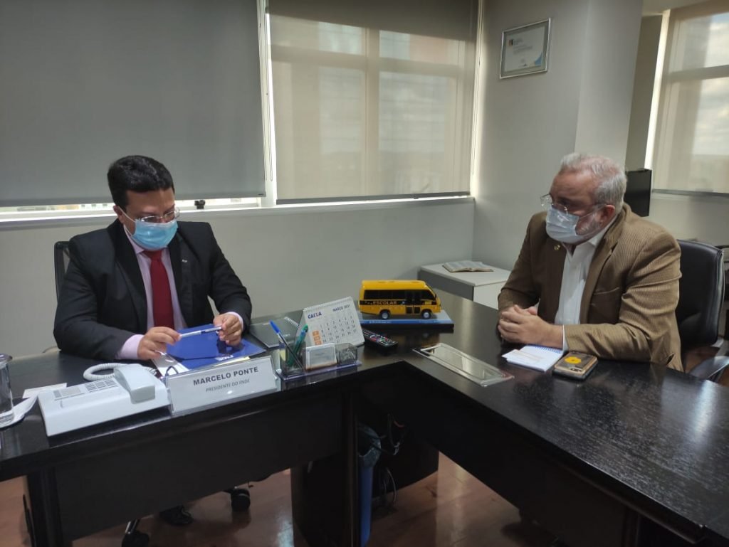 Senador Jean cobra liberação da emenda de bancada para aquisição de ônibus escolares