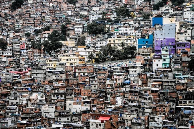 Bomba social: em favelas, 68% dos moradores não têm dinheiro para comida