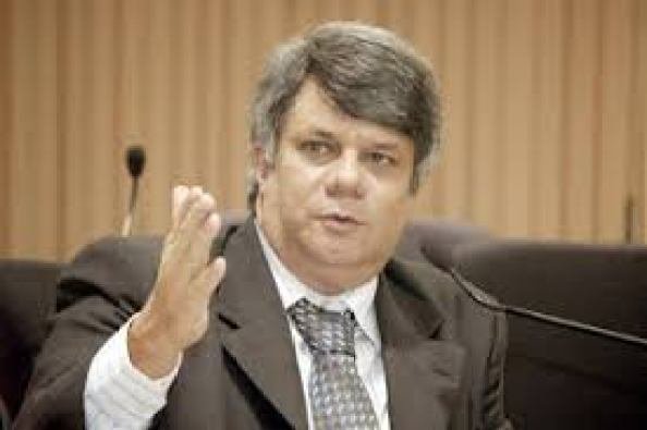 Aos amigos de Renato Dantas