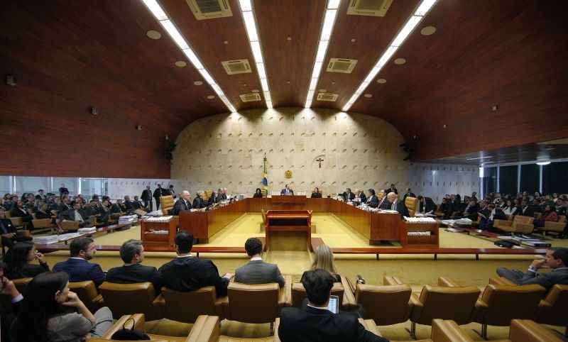 Impasse sobre decisão de Barroso leva STF a discutir ‘caminho do meio’ para CPI