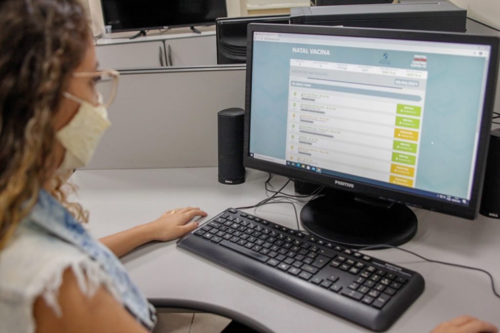 Plataforma lançada pela Prefeitura informa em tempo real dados sobre pontos de vacinação