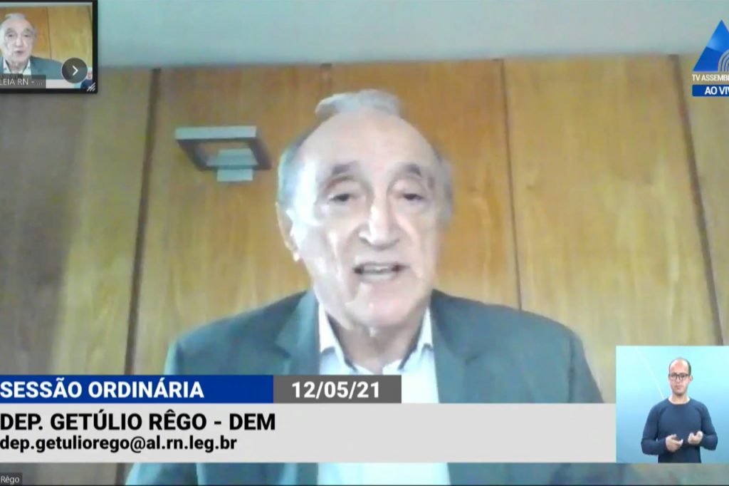 Getúlio Rêgo homenageia ex-deputado Gastão Mariz pelo seu centenário