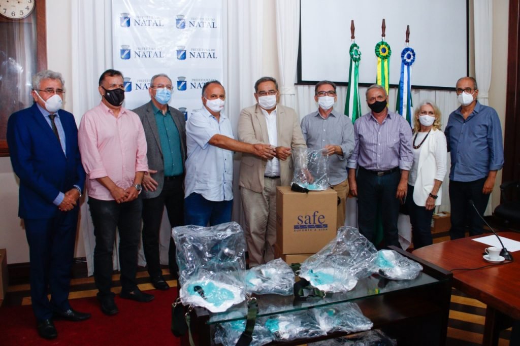 Fecomércio RN entrega 100 capacetes-respiradores para a rede pública de saúde de Natal