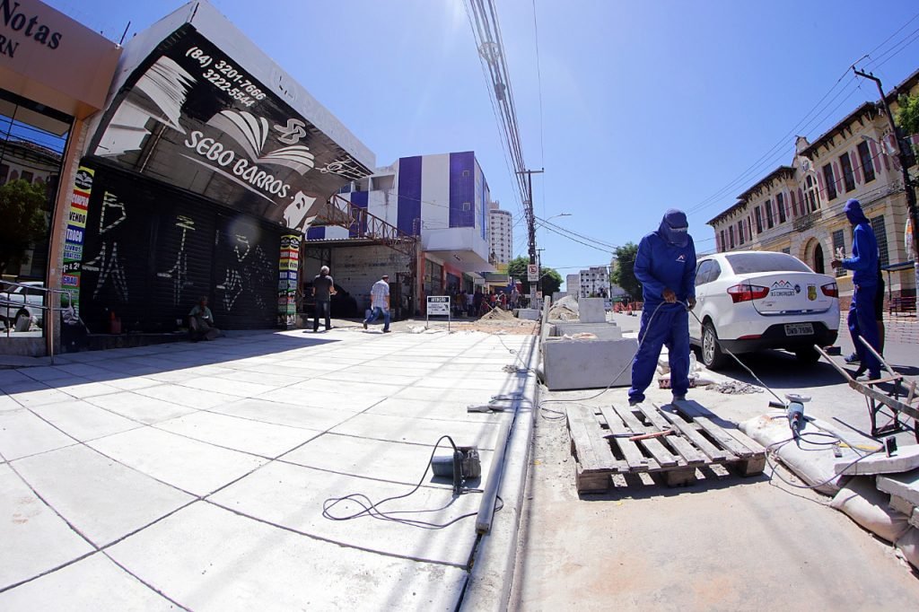 Prefeitura investe em melhorias de calçadas em todas as regiões de Natal