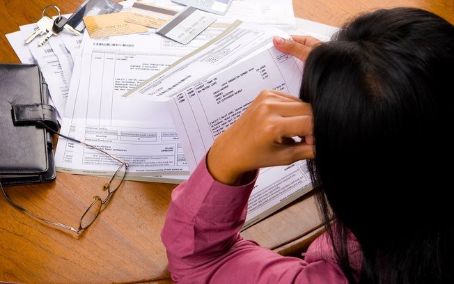 Número de brasileiros endividados tem nova alta em abril