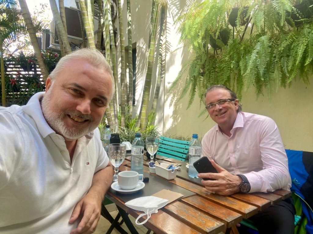 Senador Jean assegura parcerias para viabilizar veículos elétricos no RN