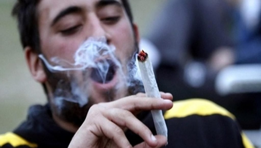 Proibição de fumar maconha no serviço faz GM sofrer com falta de funcionários nos EUA