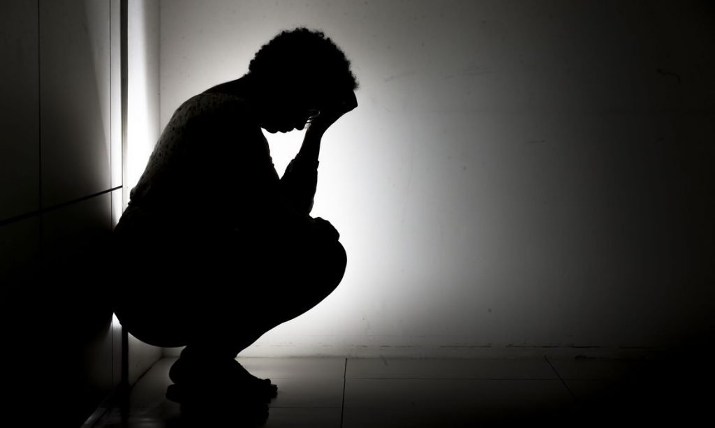 Sintomas de depressão cresceram 26% em adolescentes na pandemia, diz estudo