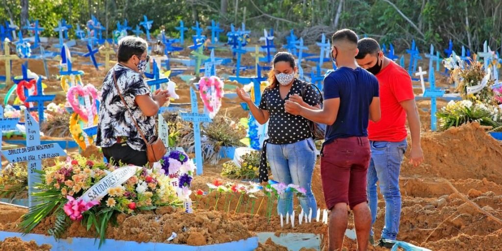 Um terço das mortes registradas em cartório no 1º semestre foi por covid