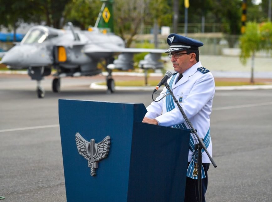 Chefe da Aeronáutica critica CPI e diz que “homem armado não ameaça”