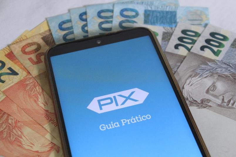 Pix bate recorde e ultrapassa 100 milhões de transações diárias pela 1ª vez