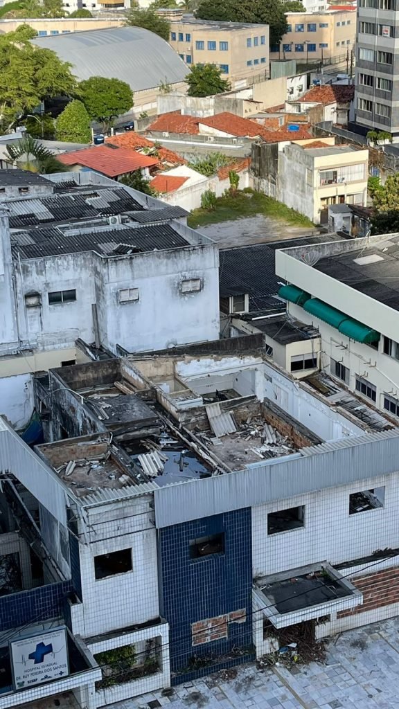 Antigo prédio do Itorn vira antro de bandidos e vizinhança teme violência