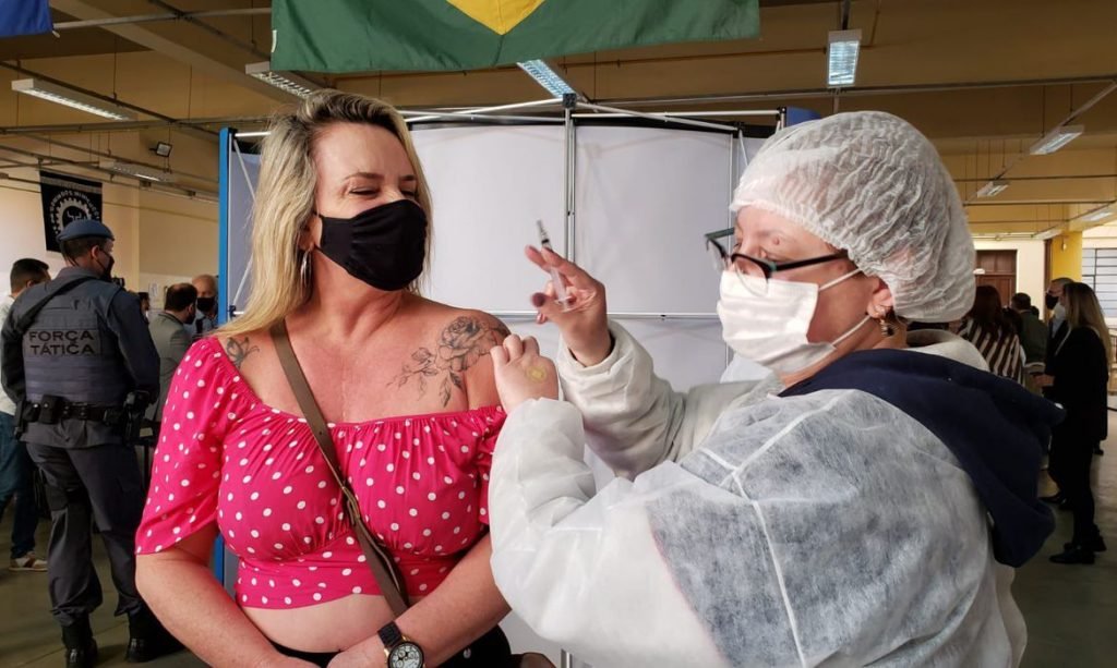 Fiocruz vê cenário favorável e sugere ações onde há menor vacinação