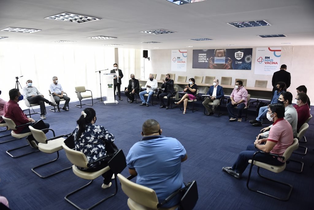 Governo prorroga licença para transporte alternativo e prepara licitação