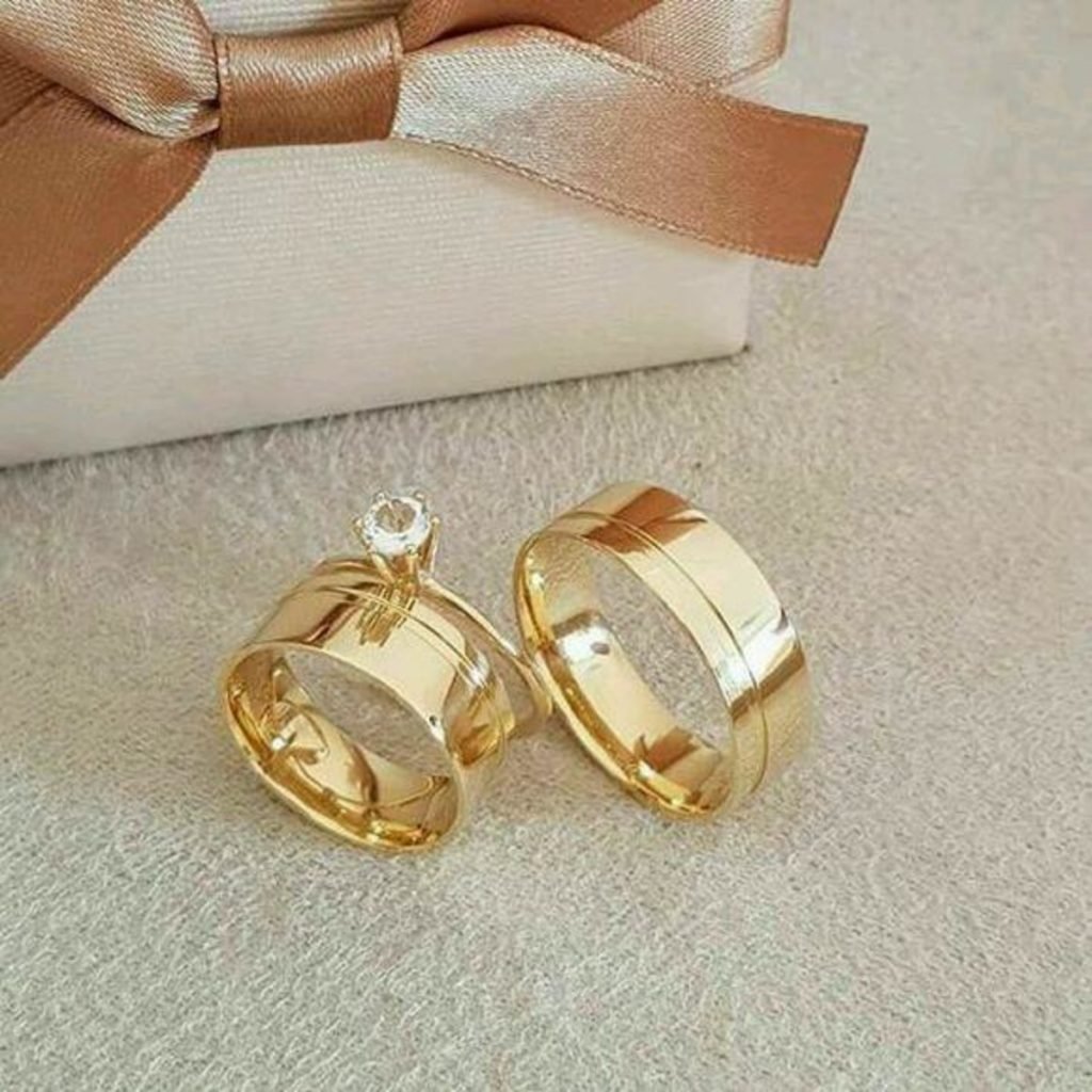 Casal será indenizado por atraso na entrega de alianças de noivado