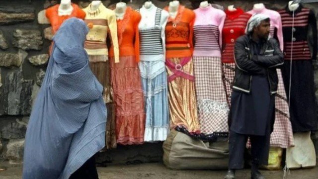 Talibã ordena decapitações de manequins femininos de lojas afegãs